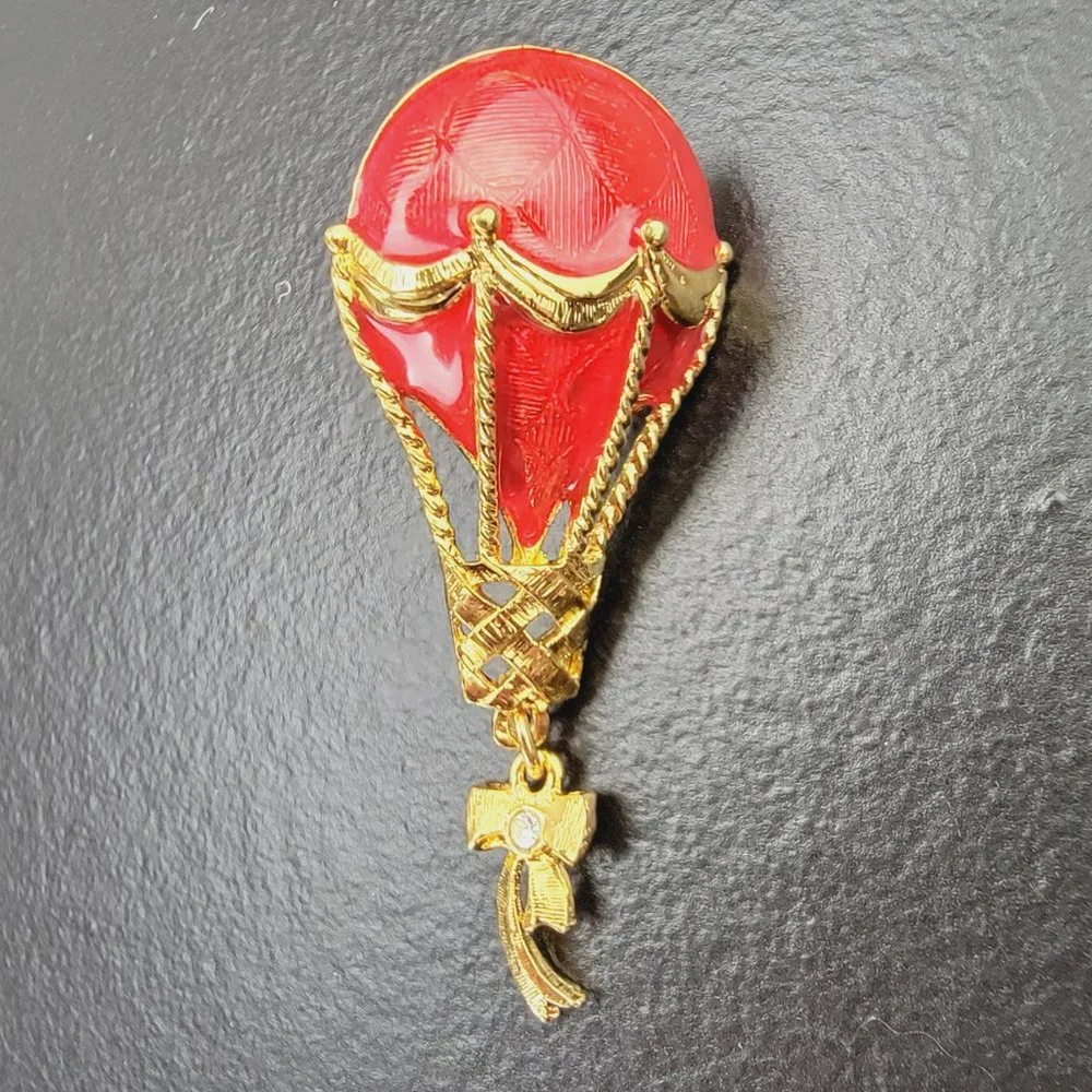 Vintage Red Enamel Hot Air Balloon Pin Gold Tone Bow Charm Rhinestone Brooch‎